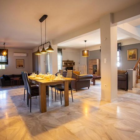 Τraditional Fully Detached Villa On A Luxurious Hillock Of Thessaloniki With Its Own Garden Also For Family & Wedding Gatherings For 10 To 25 People Only 15 Minutes From Airport מראה חיצוני תמונה