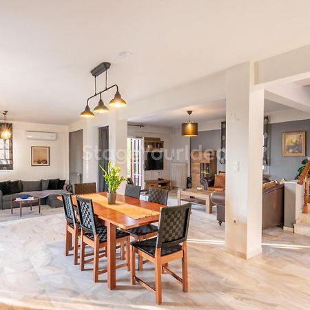 Τraditional Fully Detached Villa On A Luxurious Hillock Of Thessaloniki With Its Own Garden Also For Family & Wedding Gatherings For 10 To 25 People Only 15 Minutes From Airport מראה חיצוני תמונה