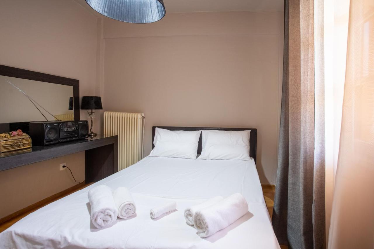 Τraditional Fully Detached Villa On A Luxurious Hillock Of Thessaloniki With Its Own Garden Also For Family & Wedding Gatherings For 10 To 25 People Only 15 Minutes From Airport מראה חיצוני תמונה