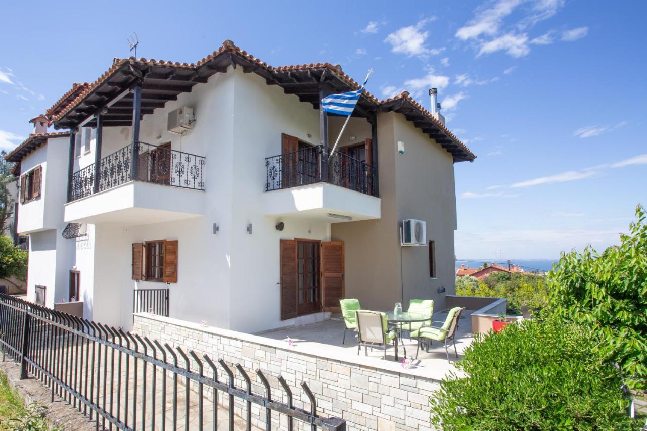 Τraditional Fully Detached Villa On A Luxurious Hillock Of Thessaloniki With Its Own Garden Also For Family & Wedding Gatherings For 10 To 25 People Only 15 Minutes From Airport מראה חיצוני תמונה