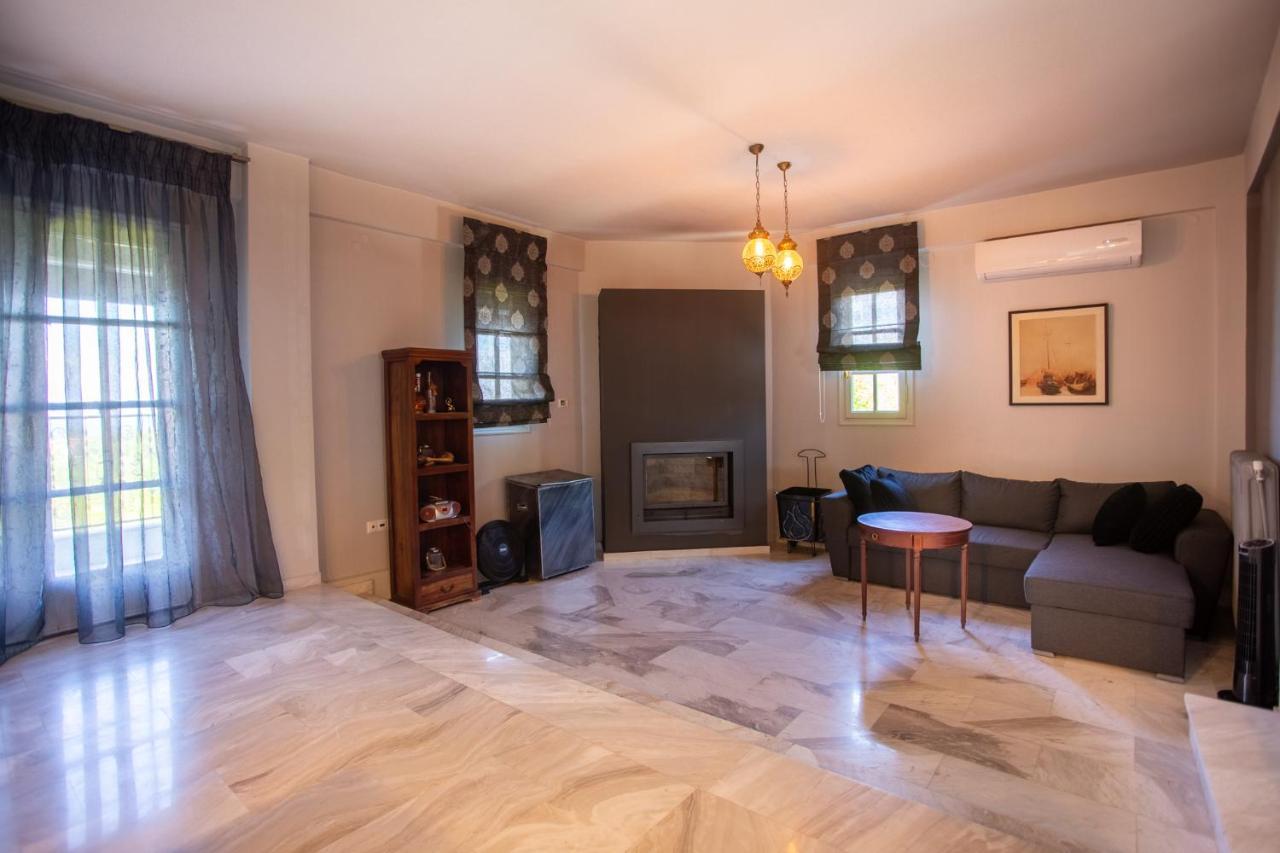 Τraditional Fully Detached Villa On A Luxurious Hillock Of Thessaloniki With Its Own Garden Also For Family & Wedding Gatherings For 10 To 25 People Only 15 Minutes From Airport מראה חיצוני תמונה