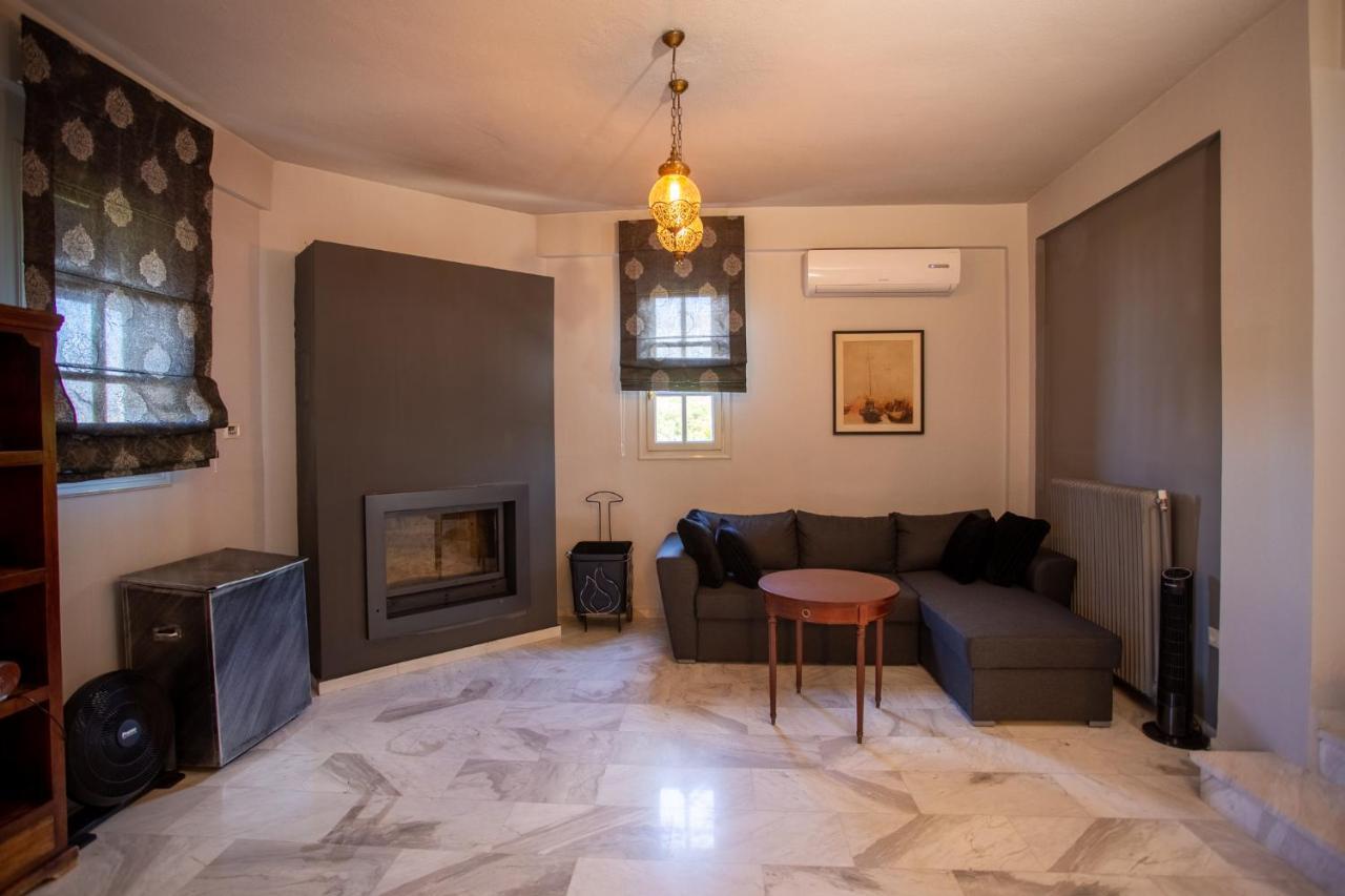 Τraditional Fully Detached Villa On A Luxurious Hillock Of Thessaloniki With Its Own Garden Also For Family & Wedding Gatherings For 10 To 25 People Only 15 Minutes From Airport מראה חיצוני תמונה