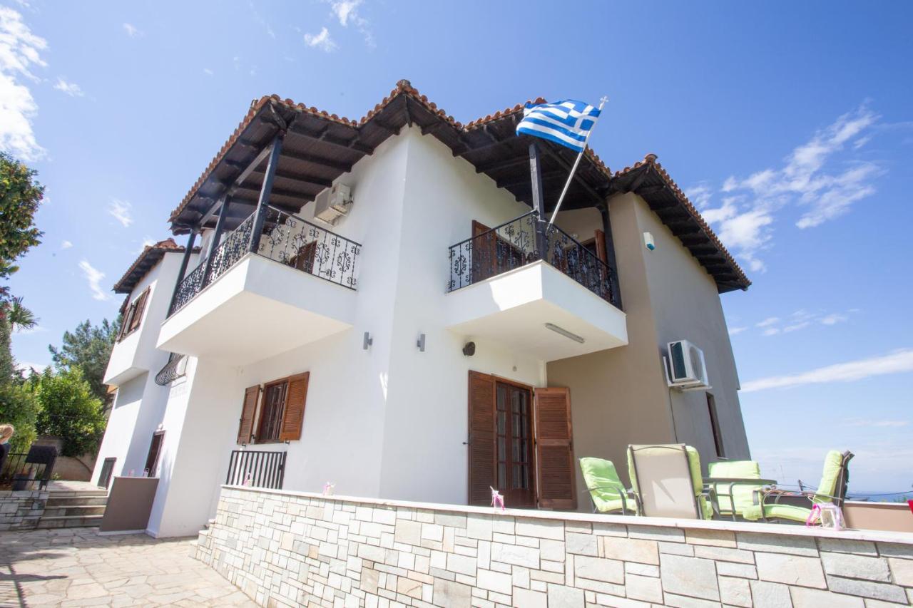 Τraditional Fully Detached Villa On A Luxurious Hillock Of Thessaloniki With Its Own Garden Also For Family & Wedding Gatherings For 10 To 25 People Only 15 Minutes From Airport מראה חיצוני תמונה