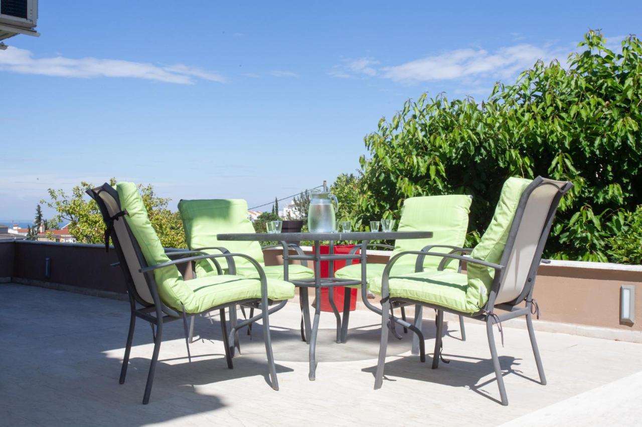 Τraditional Fully Detached Villa On A Luxurious Hillock Of Thessaloniki With Its Own Garden Also For Family & Wedding Gatherings For 10 To 25 People Only 15 Minutes From Airport מראה חיצוני תמונה