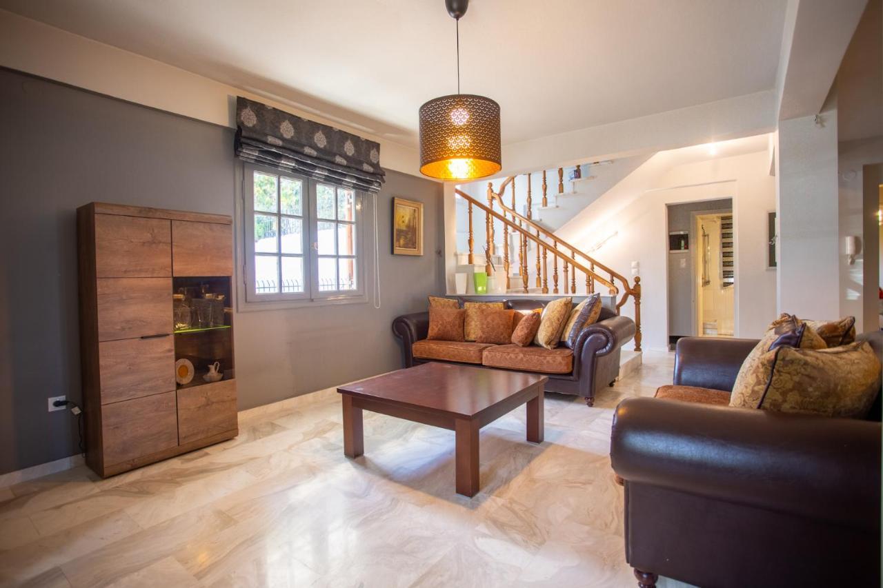 Τraditional Fully Detached Villa On A Luxurious Hillock Of Thessaloniki With Its Own Garden Also For Family & Wedding Gatherings For 10 To 25 People Only 15 Minutes From Airport מראה חיצוני תמונה