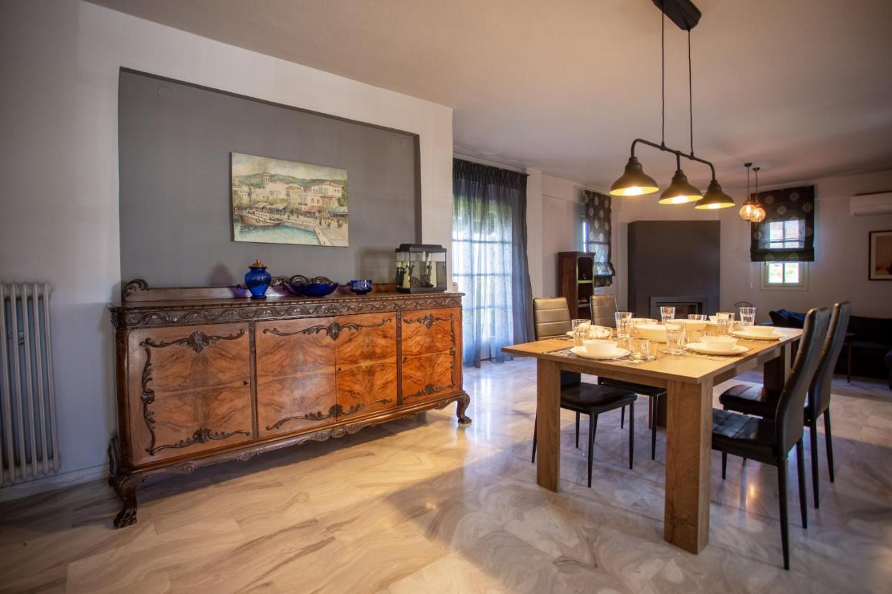 Τraditional Fully Detached Villa On A Luxurious Hillock Of Thessaloniki With Its Own Garden Also For Family & Wedding Gatherings For 10 To 25 People Only 15 Minutes From Airport מראה חיצוני תמונה